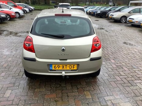 Renault Clio - 1.5 dCi Business Line AIRCO nieuwe apk tot 04-01-2021 - 1