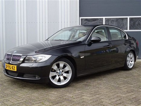 BMW 3-serie - 318i High Executive Sportstoelen/Leder/NL-Auto/ - 1