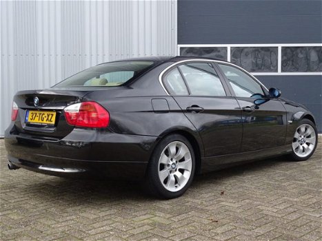 BMW 3-serie - 318i High Executive Sportstoelen/Leder/NL-Auto/ - 1