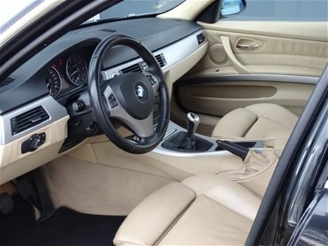 BMW 3-serie - 318i High Executive Sportstoelen/Leder/NL-Auto/ - 1