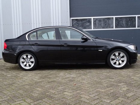 BMW 3-serie - 318i High Executive Sportstoelen/Leder/NL-Auto/ - 1