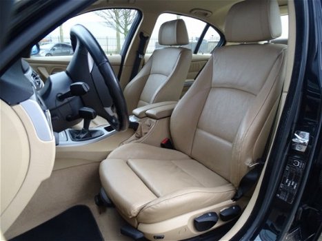 BMW 3-serie - 318i High Executive Sportstoelen/Leder/NL-Auto/ - 1