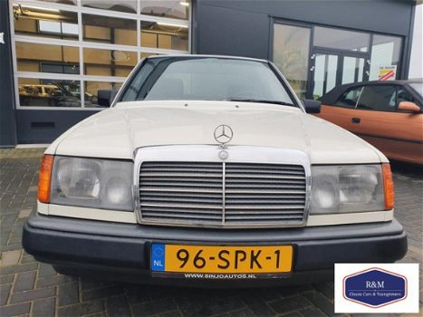 Mercedes-Benz 200-serie - 147000KM ORIGINEEL - 1