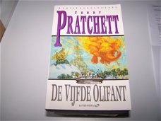Pratchett, Terry : Schijfwereldreeks 24)De vijfde Olifant
