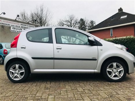 Peugeot 107 - 1.0-12V Sublime *5 DRS*STUURBEKR*AIRCO.*ELLEK.PAKKET.*BOEKJES*NAP*LM.VELG - 1