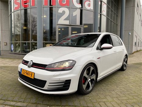 Volkswagen Golf - 2.0 TSI GTI - 320 pk - DSG - Navi - Xenon - 1