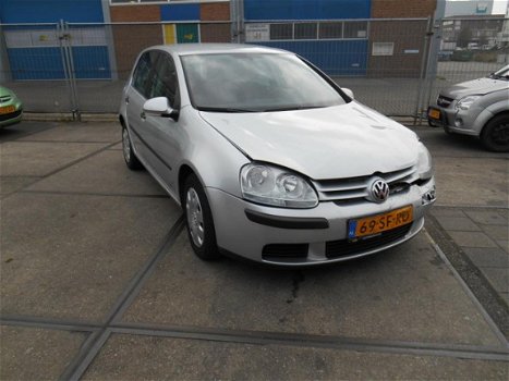 Volkswagen Golf - 1.6 16V FSI Optive - 1