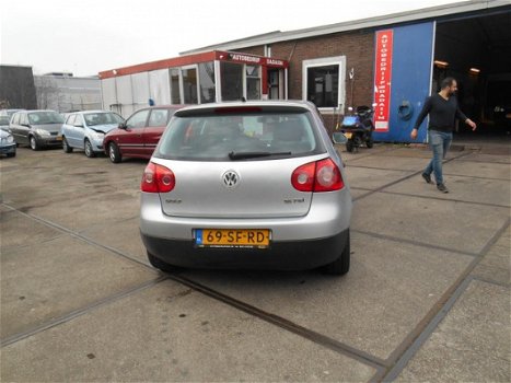 Volkswagen Golf - 1.6 16V FSI Optive - 1