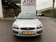 Ford Focus - 1.8-16V Ambiente Flexifuel Airco / Sportvelgen / PDC