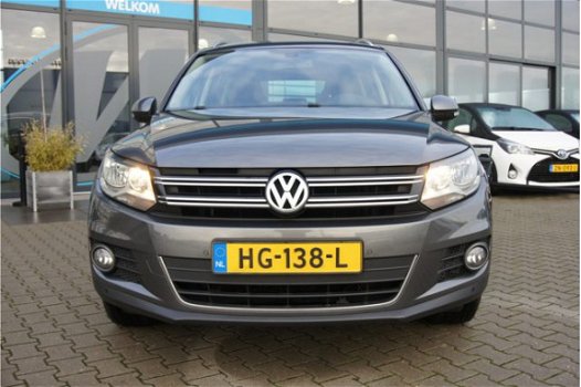 Volkswagen Tiguan - 1.4 TSI Sport&Style Navigatie , Trekhaak(wegklapbaar) Clima - 1