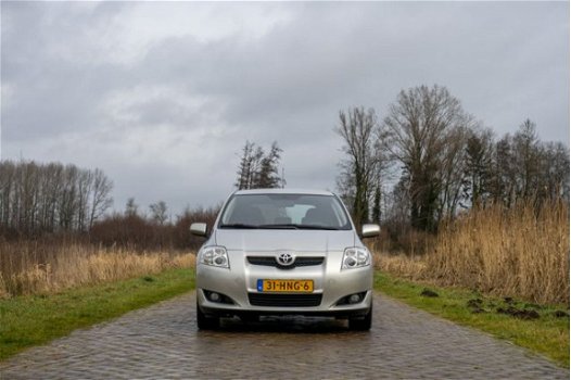 Toyota Auris - 1.6-16V Sol - 1