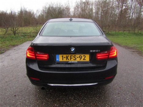 BMW 3-serie - 320i NAVI | LEDER | DEALERONDERH. | 1e EIGENAAR - 1