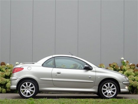 Peugeot 206 CC - 1.6 16v Roland Garros Leer NL-Auto Clima - 1