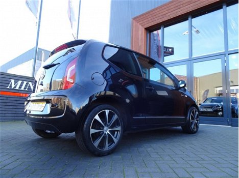 Volkswagen Up! - 1.0 high up BlueMotion Black edition/navi/48.000km - 1