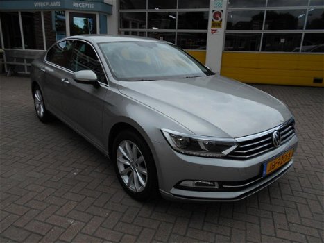 Volkswagen Passat - 1.6 TDI 120pk BMT Connected Series - 1