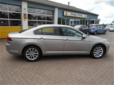 Volkswagen Passat - 1.6 TDI 120pk BMT Connected Series