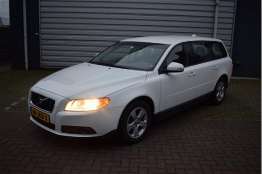 Volvo V70 - 2.4D 2009/NAVI/LEDER/DEALERONDERHOUDEN - 1