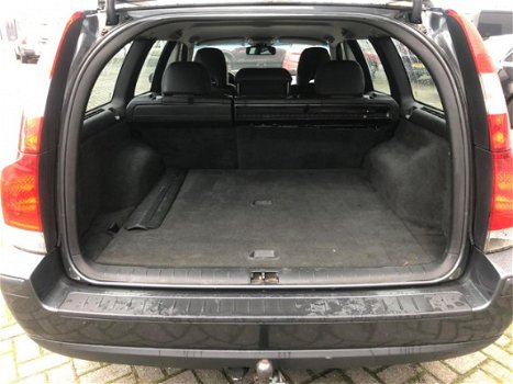 Volvo V70 - 2.4 D5 Edition II Leer, stoelverwarming YOUNG TIMER - 1