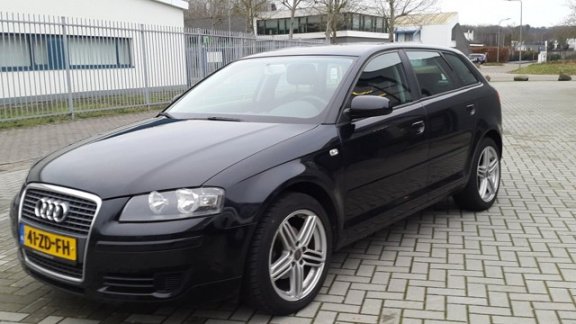 Audi A3 Sportback - 1.6 Attraction Pro Line Business Zwart - 1