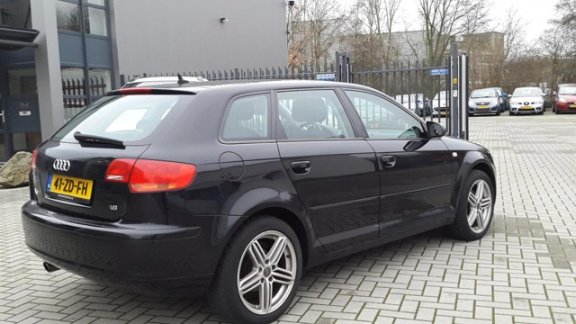 Audi A3 Sportback - 1.6 Attraction Pro Line Business Zwart - 1