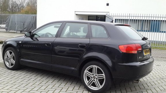 Audi A3 Sportback - 1.6 Attraction Pro Line Business Zwart - 1