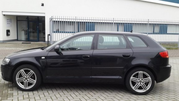 Audi A3 Sportback - 1.6 Attraction Pro Line Business Zwart - 1