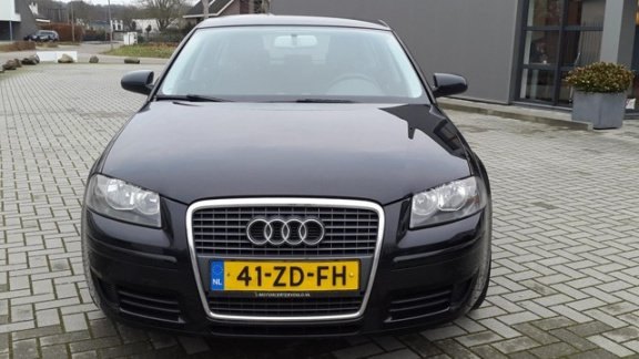 Audi A3 Sportback - 1.6 Attraction Pro Line Business Zwart - 1