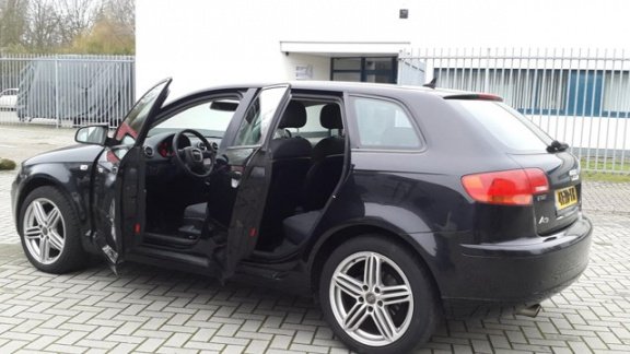 Audi A3 Sportback - 1.6 Attraction Pro Line Business Zwart - 1