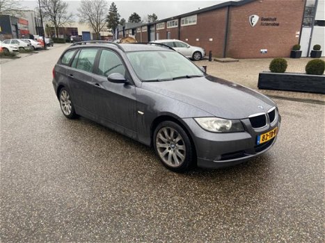 BMW 3-serie Touring - 318d Introduction - 1