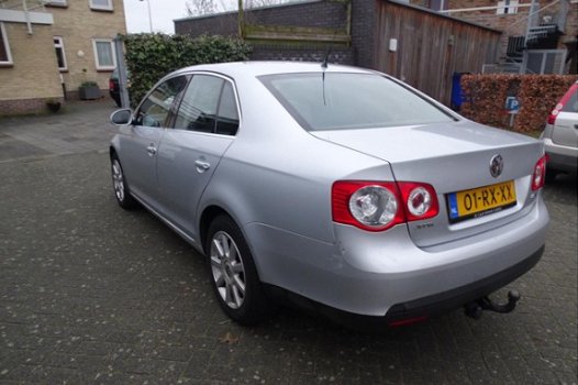 Volkswagen Jetta - 2.0 TDI Comfortline - 1