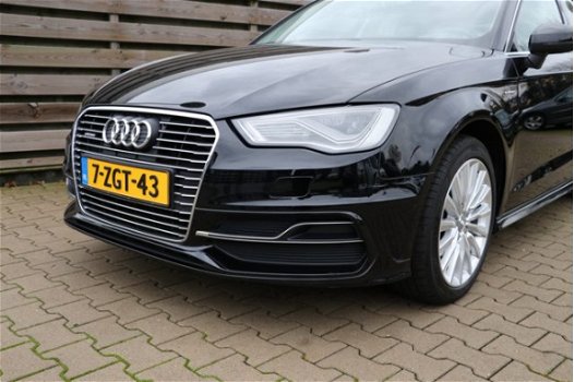 Audi A3 Sportback - 1.4 e-tron PHEV Attraction Pro Line plus Pano / Navi / Parkeersensoren / LM Velg - 1