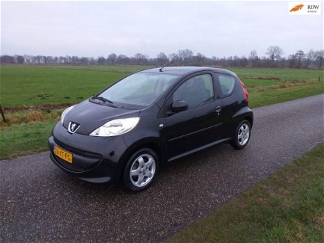 Peugeot 107 - 1.0-12V XS airco, cv, elektrische ramen - 1