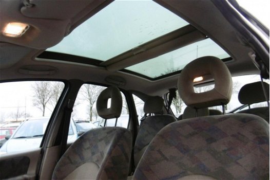 Citroën Xsara Picasso - 1.8i-16V NAP/CLIMA/PANORAMADAK/APK - 1