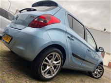 Hyundai i20 - 1.2i DynamicVersion 16V 2e EIGENAAR AIRCO USB SPORT LM VELGEN