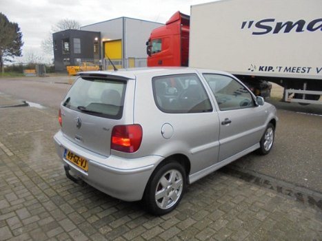 Volkswagen Polo - 1.4-16V Highline 3-deurs/Bouwjaar 2001/Automaat - 1