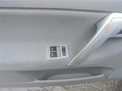 Volkswagen Polo - 1.4-16V Highline 3-deurs/Bouwjaar 2001/Automaat - 1