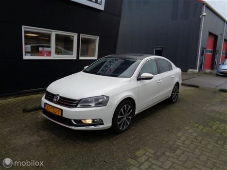 Volkswagen Passat - 1.4 TSI Comfortline BlueMotion Clima Navi - 1