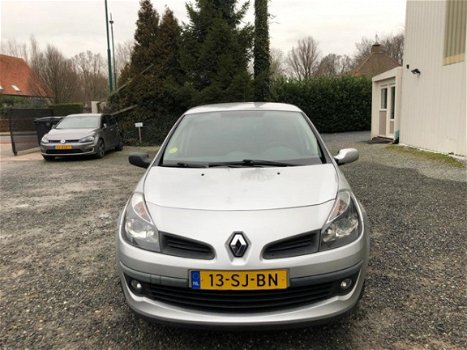 Renault Clio - 1.6 16V Dynamique Comfort AUTOMAAT - 1