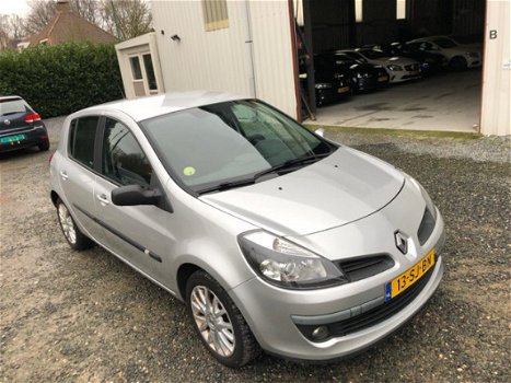 Renault Clio - 1.6 16V Dynamique Comfort AUTOMAAT - 1