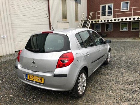 Renault Clio - 1.6 16V Dynamique Comfort AUTOMAAT - 1