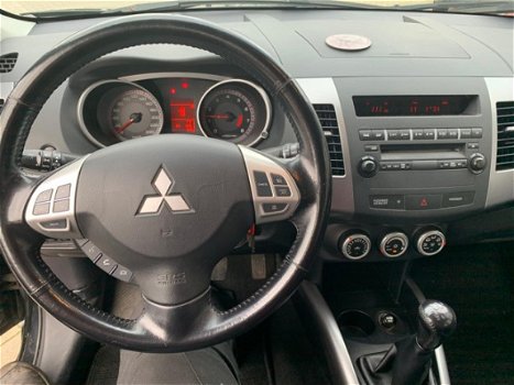 Mitsubishi Outlander - 2.4 Intro Edition 2WD - 1