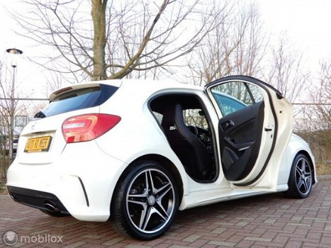 Mercedes-Benz A-klasse - 200 Ambition AMG-PAKKET NAVI/XENON/CRUISE/CLIMA/DODE HOEK DETECTIE/ETC - 1