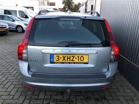 Volvo V50 - 1.6D DRIVe Summum AIRCO / CRUISE / TREKHAAK / LEDER - 1