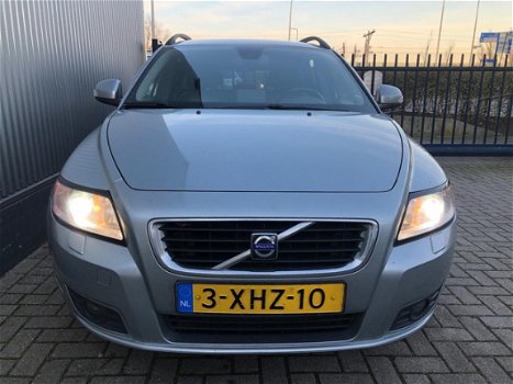 Volvo V50 - 1.6D DRIVe Summum AIRCO / CRUISE / TREKHAAK / LEDER - 1