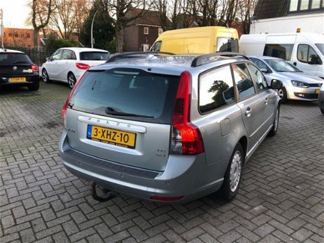 Volvo V50 - 1.6D DRIVe Summum AIRCO / CRUISE / TREKHAAK / LEDER - 1