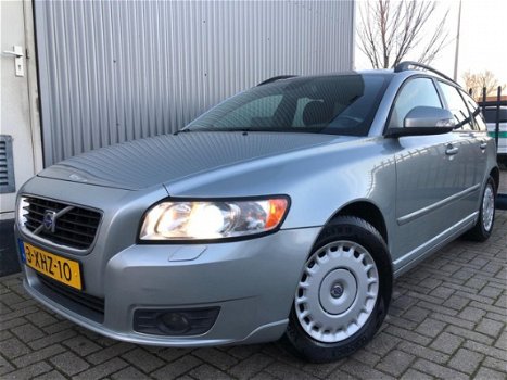 Volvo V50 - 1.6D DRIVe Summum AIRCO / CRUISE / TREKHAAK / LEDER - 1