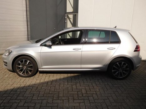 Volkswagen Golf - 1.6 TDI 110pk Connected Series | Navigatie | 17”LM - 1