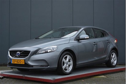 Volvo V40 - 2.0 T2 Kinetic Business Pack Connect - 1
