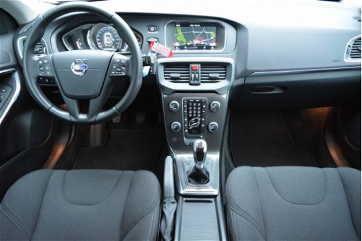 Volvo V40 - 2.0 T2 Kinetic Business Pack Connect - 1