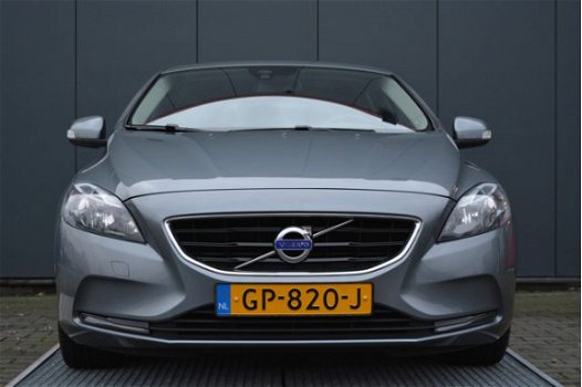 Volvo V40 - 2.0 T2 Kinetic Business Pack Connect - 1